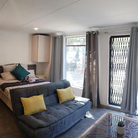 Atterbury Self Catering Studios Преторія Екстер'єр фото