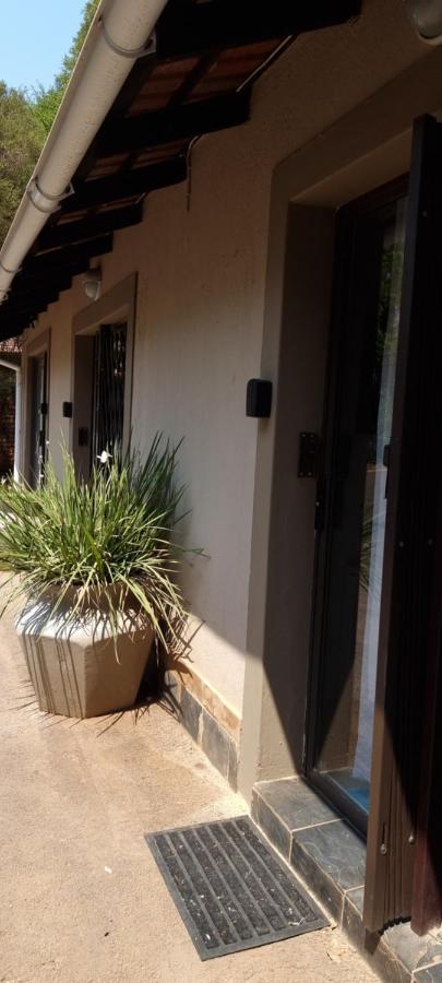 Atterbury Self Catering Studios Преторія Екстер'єр фото